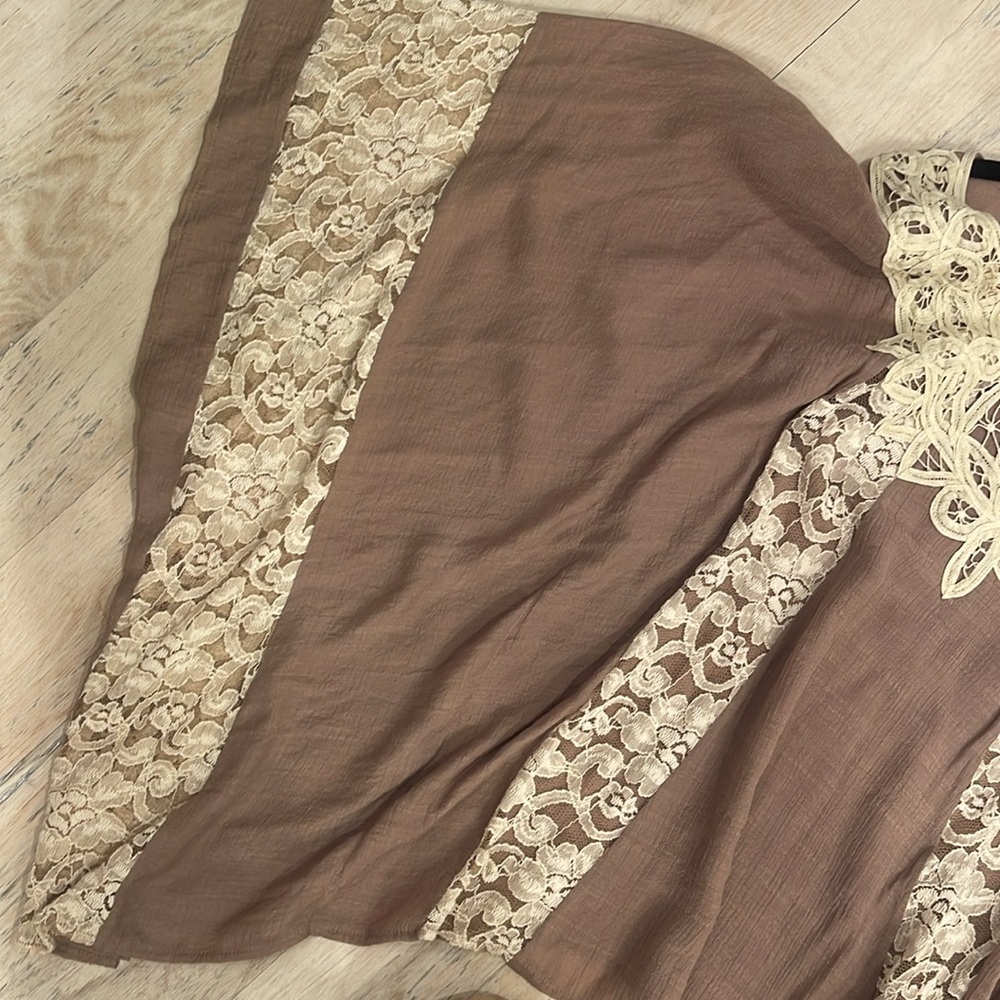 Elegant Brown Lace Women's Top - Picture 4 of 5